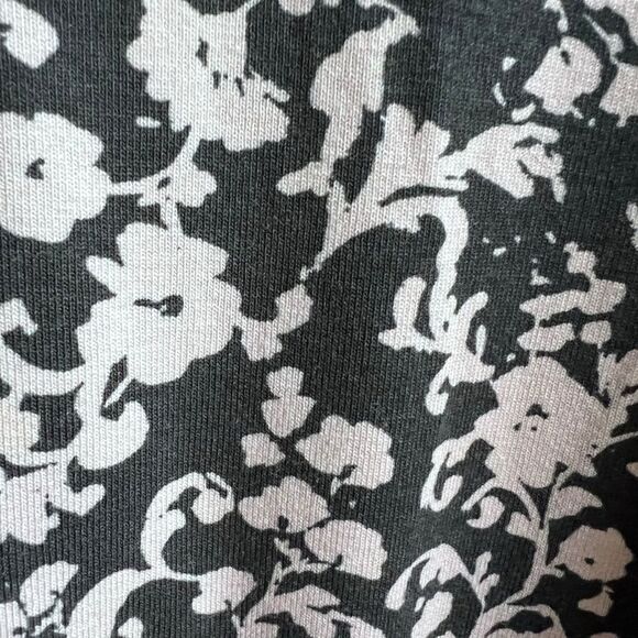 Wonderly gray and pink floral print knit elastic bottom top 3X - Picture 3 of 8